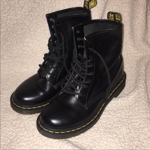 BASICALLY NEW Doc Martins AirWalks Womens 7
